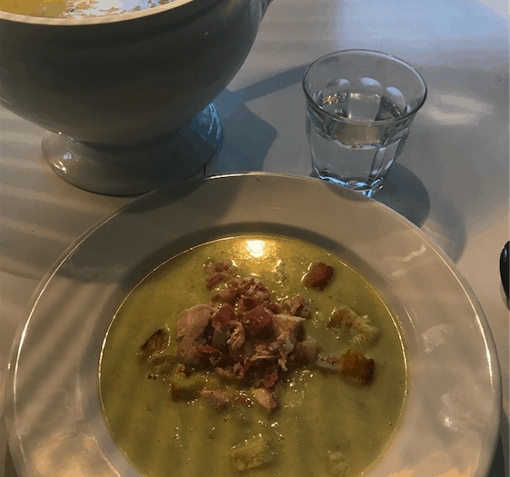 Kartoffelsuppe med kylling og bacon