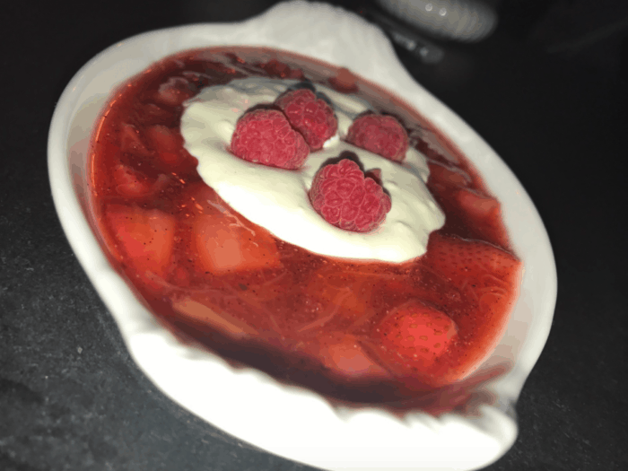 Jordbærgrød med RÅ-creme