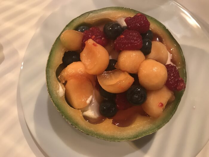 Let Sommerdessert: Melon med mascarpone-creme