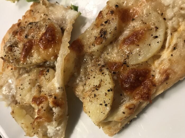 Kartoffelpizza med trøffelolie